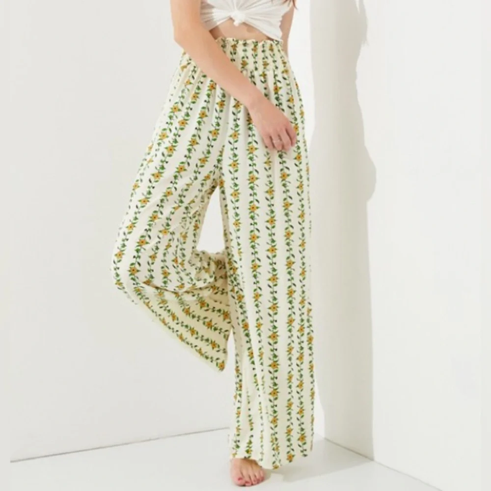 High Waist Floral Wide Leg Pants - Picture 5 of 5